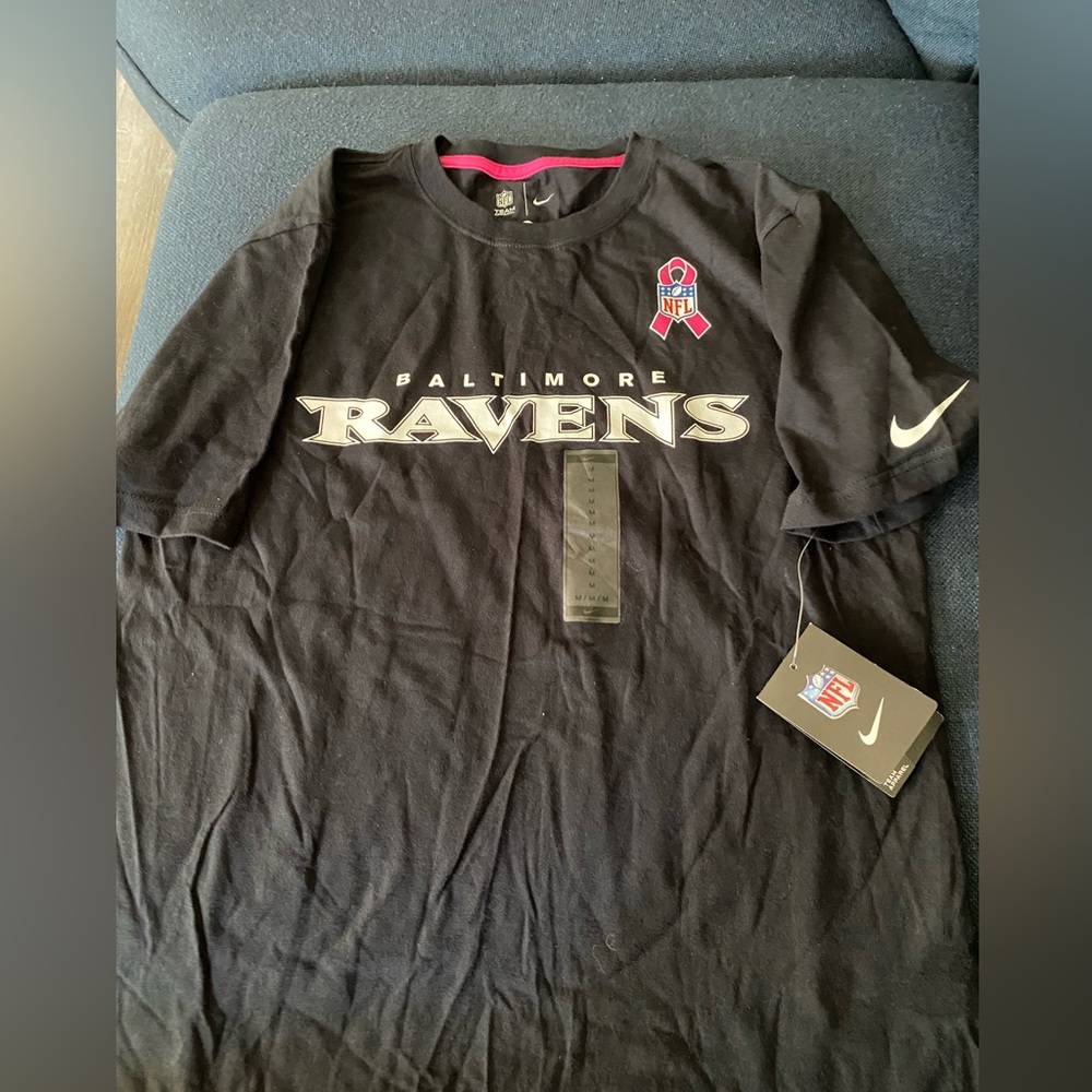 NWT Nike NFL Team Apparel Baltimore Ravens. Breast Cancer Ribbon. Black. M.